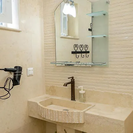 Apartment Stylish Flat With Balcony & Views - Briz, By Flat Mаnаger *