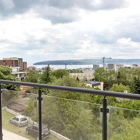 Stylish Flat With Balcony & Views - Briz, By Flat Mаnаger アパート *